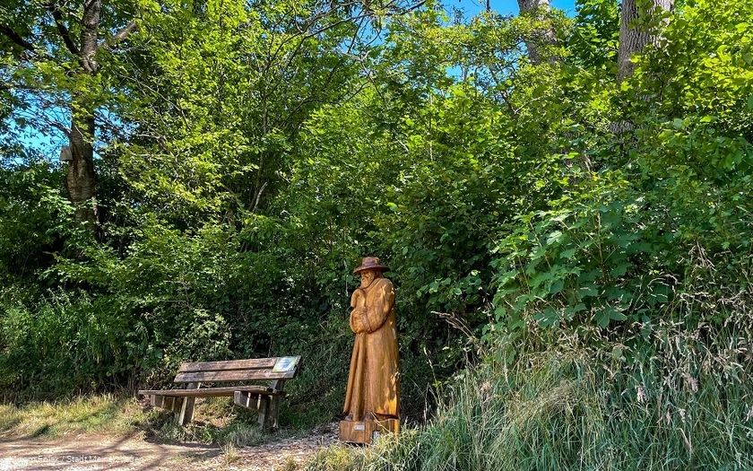 Der Sagenort mit der sagenhaften Holzfigur