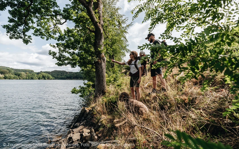 Wanderung Familie mit Hund
