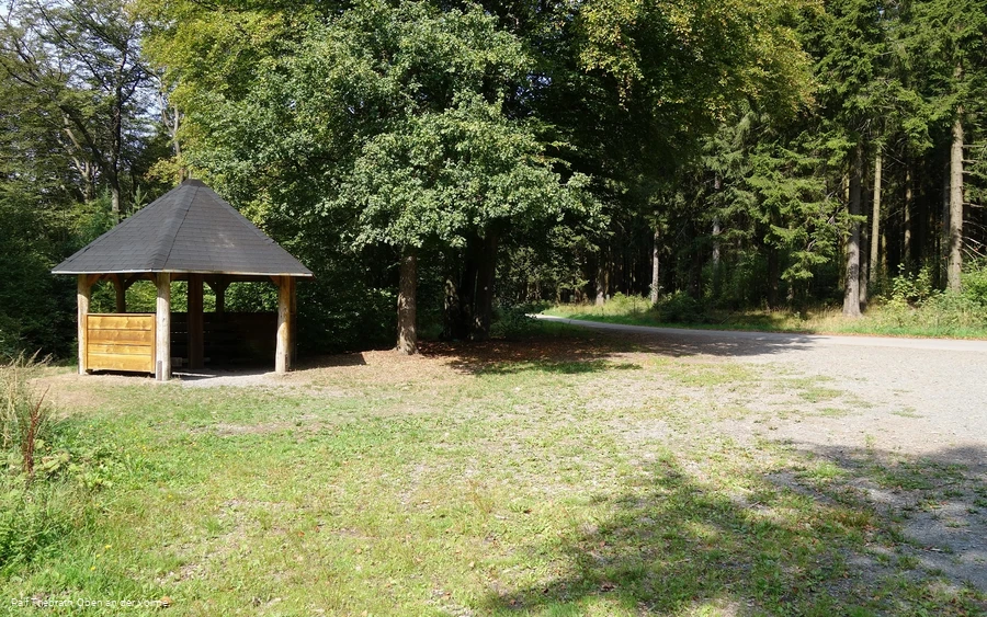 Die Schutzhütte lädt zu einer kleinen Rast ein