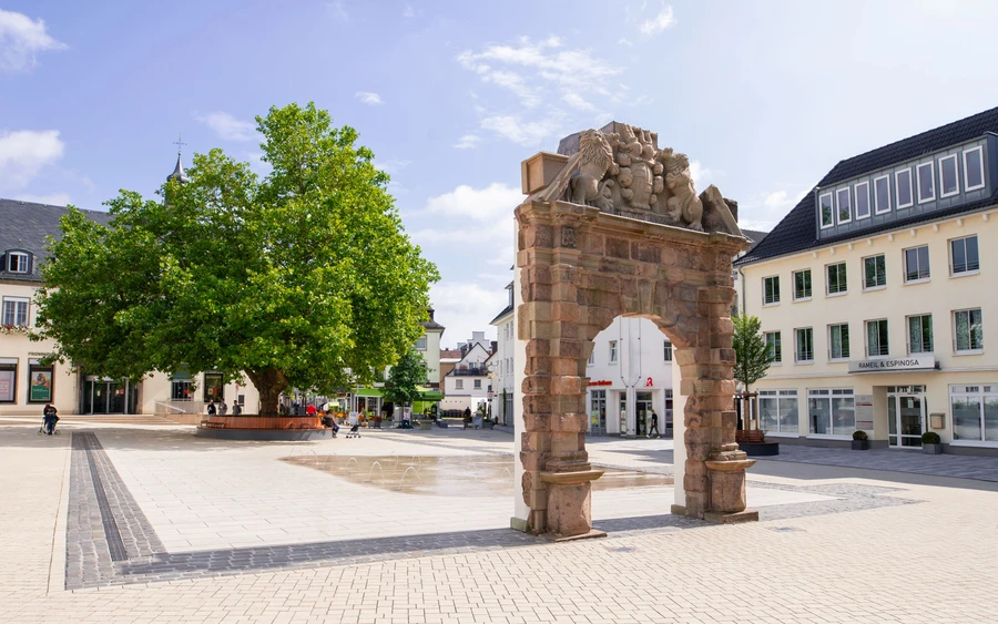 HAT_Foto_6.1_Stadtmarketing_Marktplatz_3zu2_FullHD_.jpeg