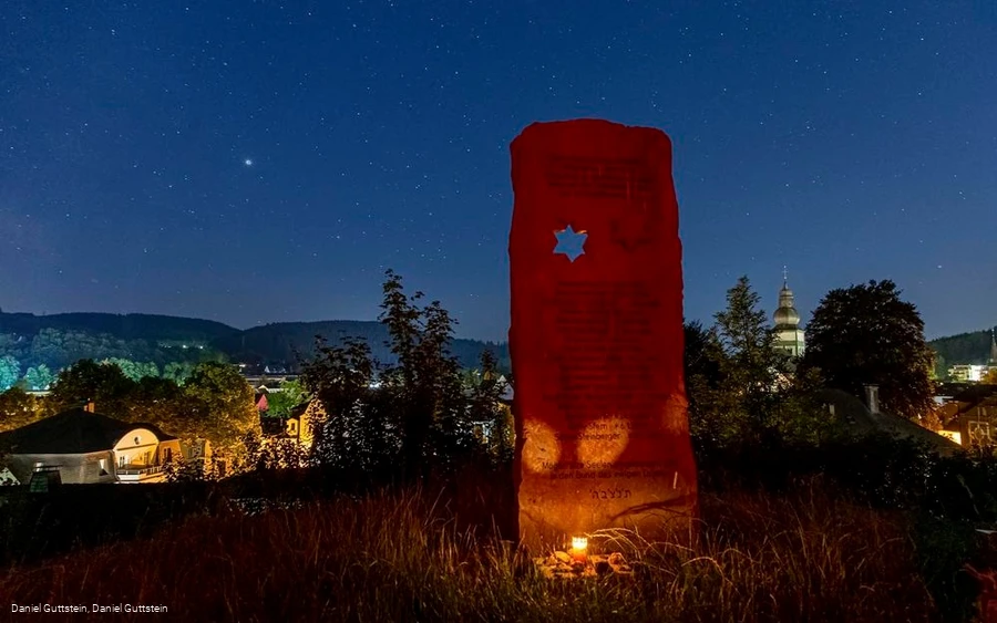 Juedischer Friedhof Attendorn Gedenkstele bei Nach
