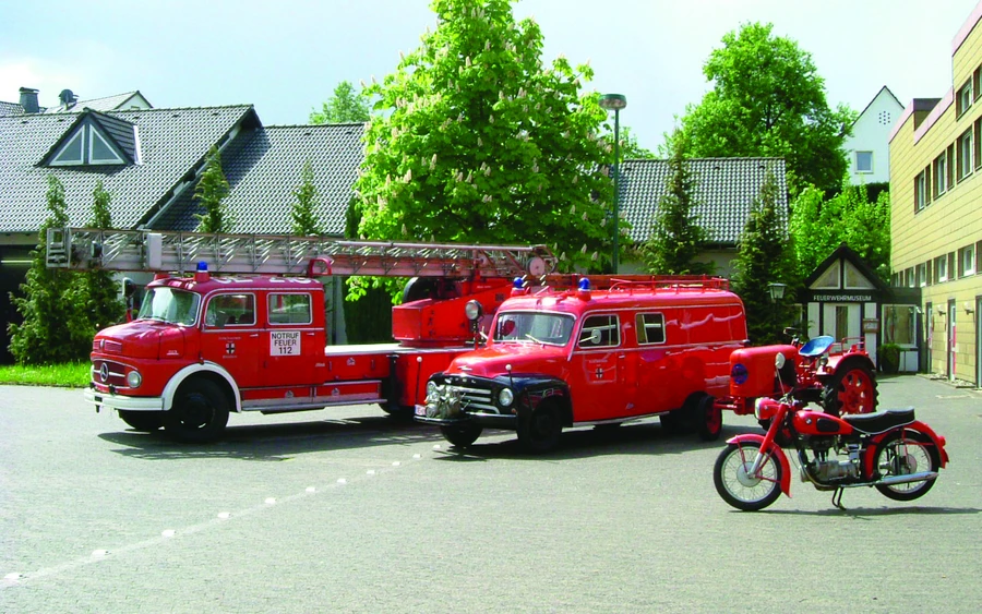 Feuerwehr-Fahrz_Rechte FWMuseum.jpg