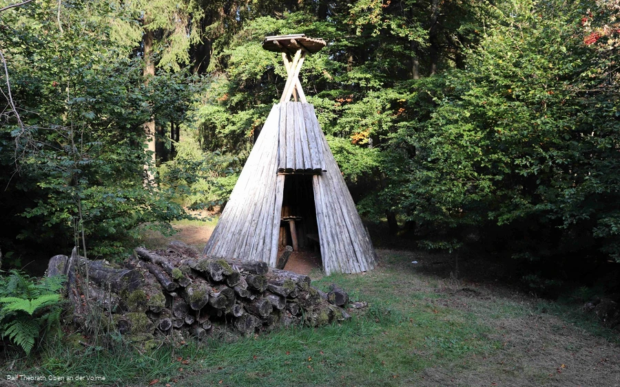 Valberter Rundweg Holztipi