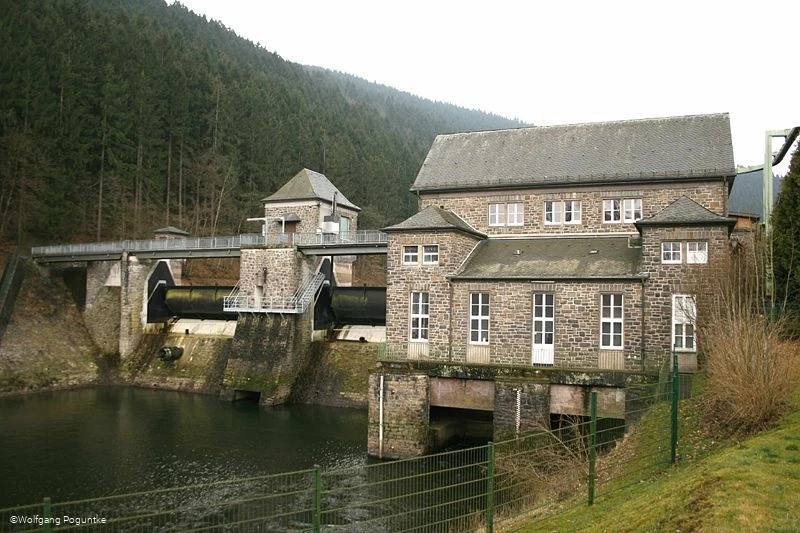 Das Kraftwerk am Ahauser Stausee Das Kraftwerk am Ahauser Stausee
