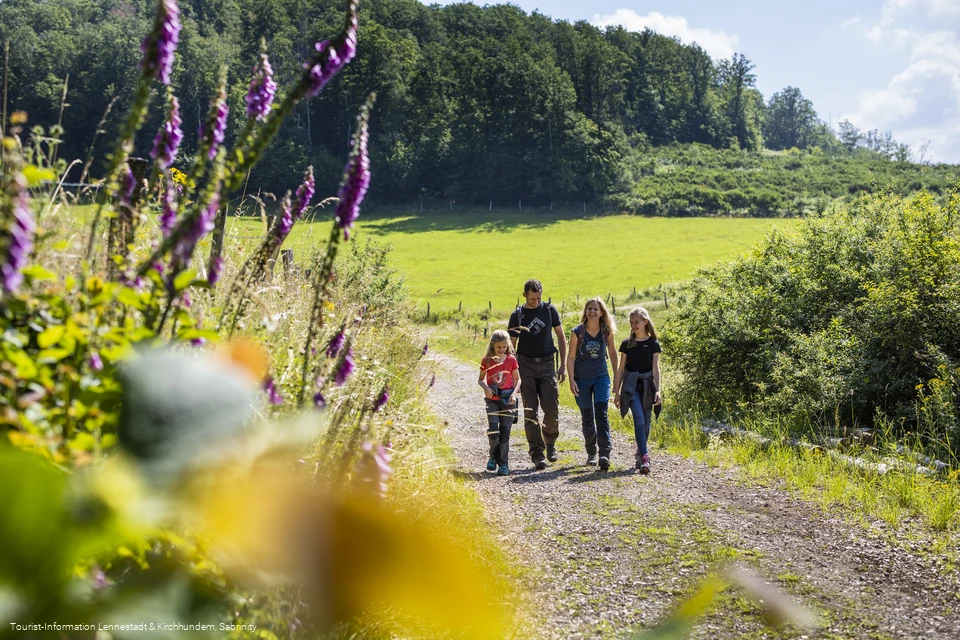 Familie auf dem Veischeder Sonnenpfad