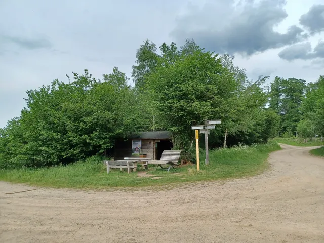 Rastplatz Vierkreuze (c) Naturpark Sauerland Rothaargebirge (2).jpg