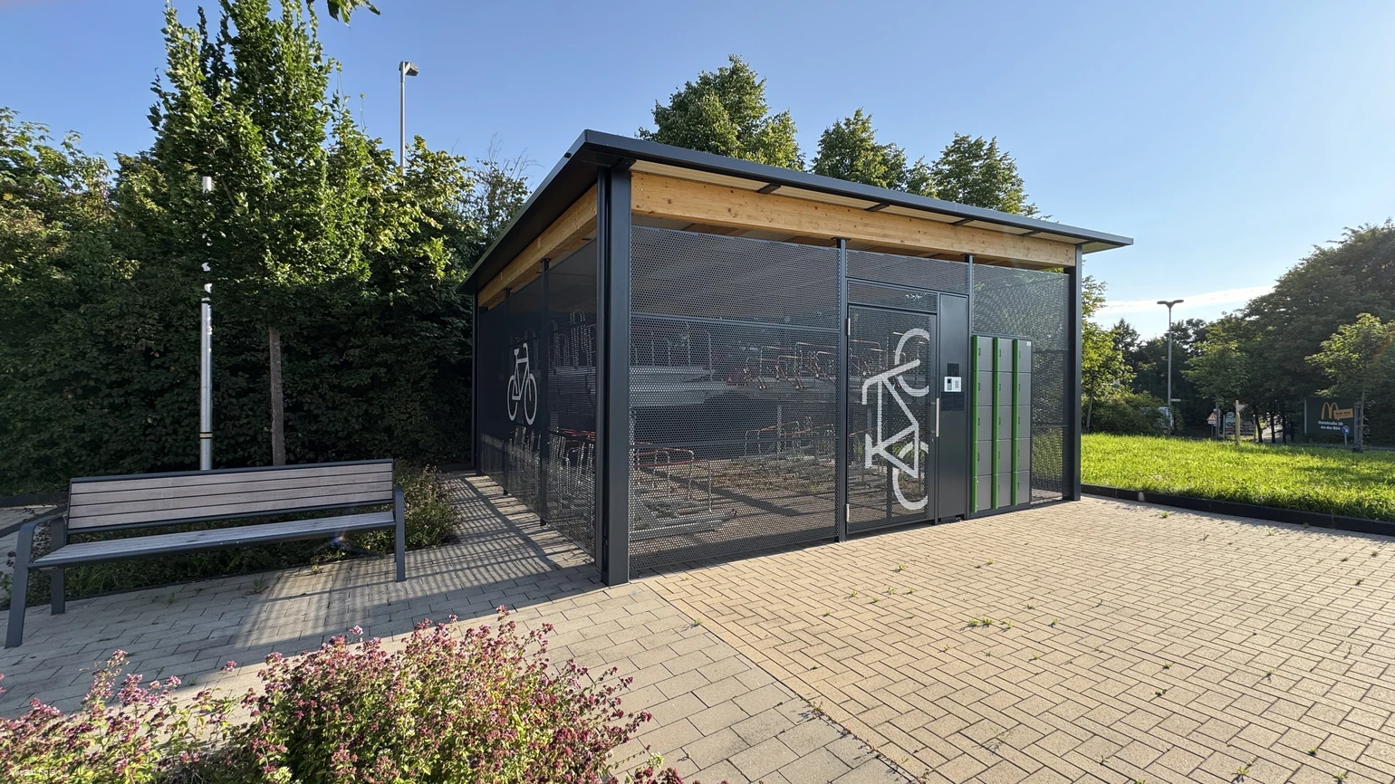 20250812 Fahrradabstellanlage Bahnhof MZ (c) Folak (3).JPG 20250812 Fahrradabstellanlage Bahnhof MZ (c) Folak (3).JPG