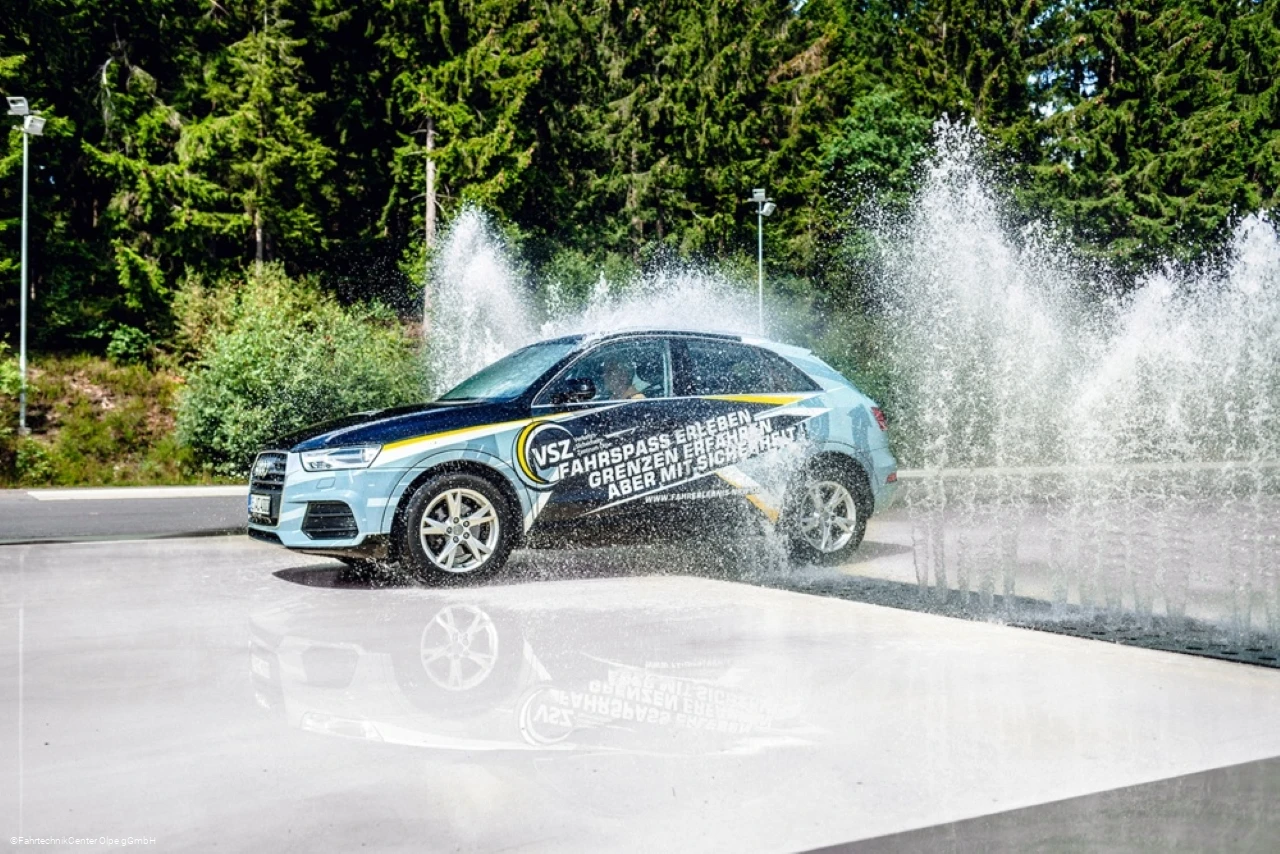 Wasserhindernis.jpg Wasserhindernis.jpg